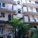 Between Termini & Colosseo Daire *