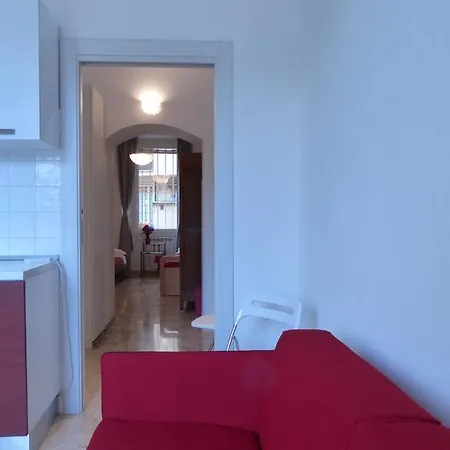 Between Termini & Colosseo Apartment *