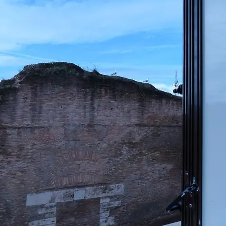 Between Termini & Colosseo Apartment Rome