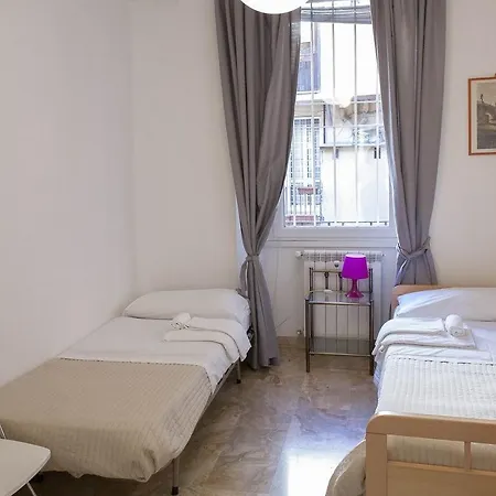Between Termini & Colosseo Apartment *